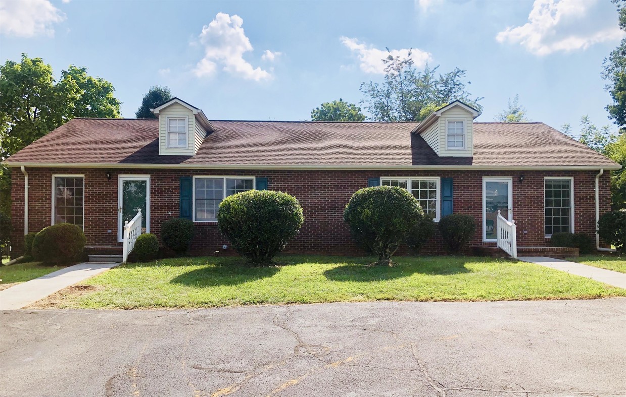Foto principal - 111 Greenbriar Ln