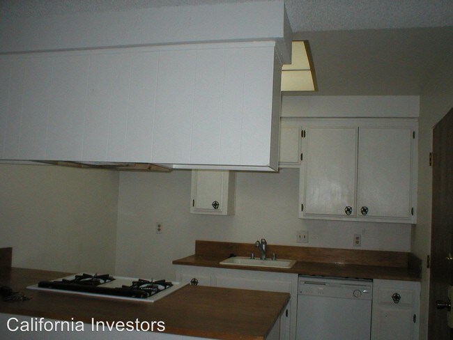 Building Photo - 5303 Gibbons Dr