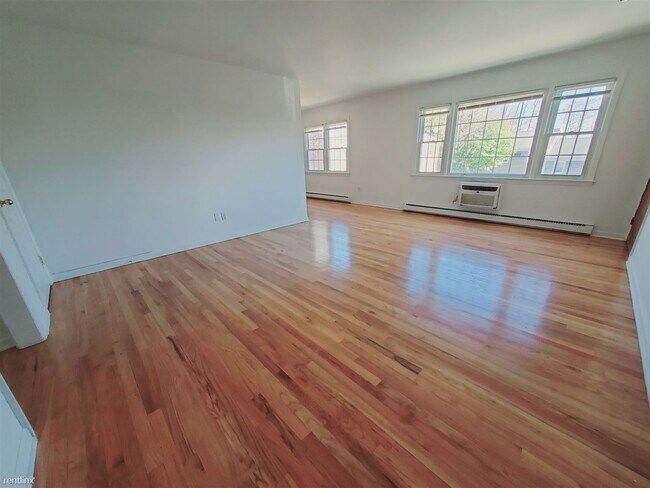 Foto del edificio - 2 br, 1 bath Condo - 41 Pine Hill Ave Unit 4