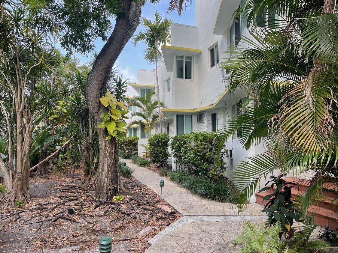 Primary Photo - 6941 Bay Dr