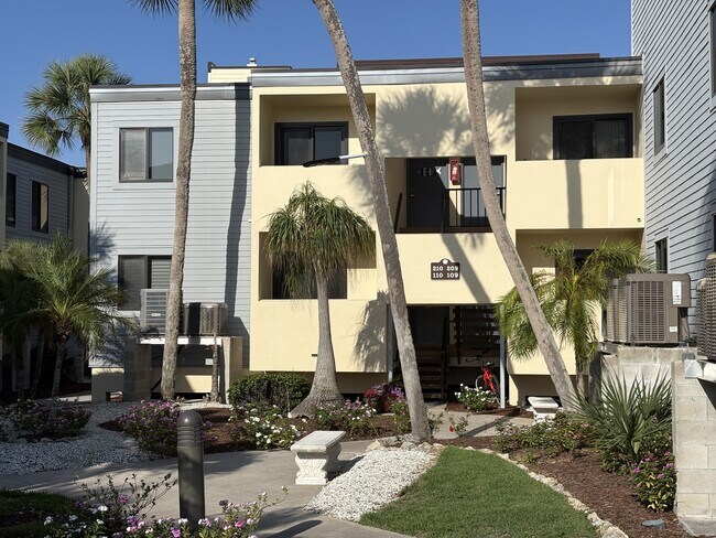 Foto del edificio - 700 Golden Beach Blvd