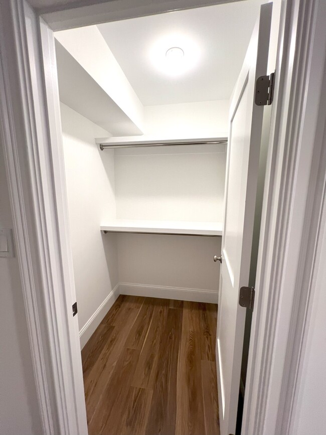 Foto del edificio - 143 E Cottage St