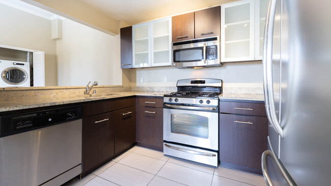 Kitchen with Stainless Steel Appliances - Vantage Hollywood