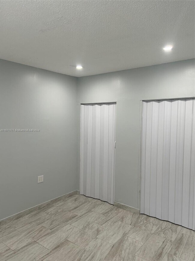 Foto del edificio - 3800 NW 197th St