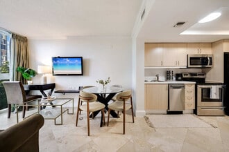 Building Photo - 2951 S Bayshore Dr