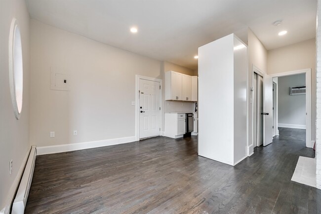 Building Photo - 486 Bramhall Ave