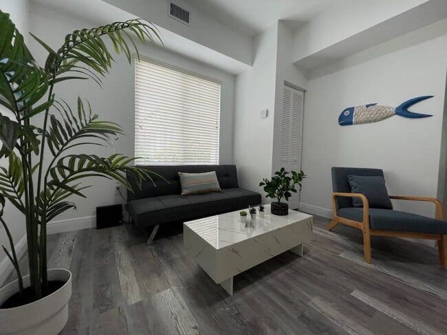 Building Photo - 29 Oviedo Ave