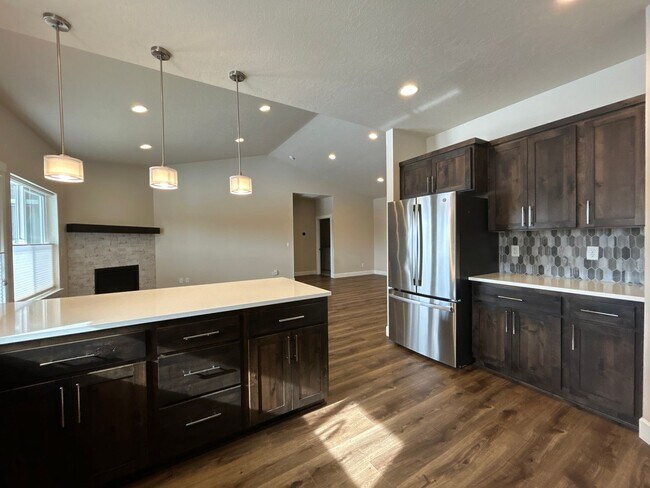 Foto del edificio - 3 Bedroom / 2.5 Bathroom Single Level Home...
