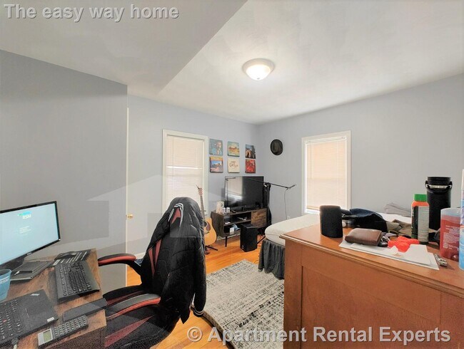 Building Photo - 50 Derby St