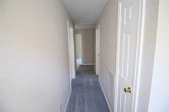 Building Photo - 2117 Whittier Dr