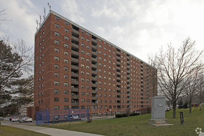 Building Photo - Queensway Manor