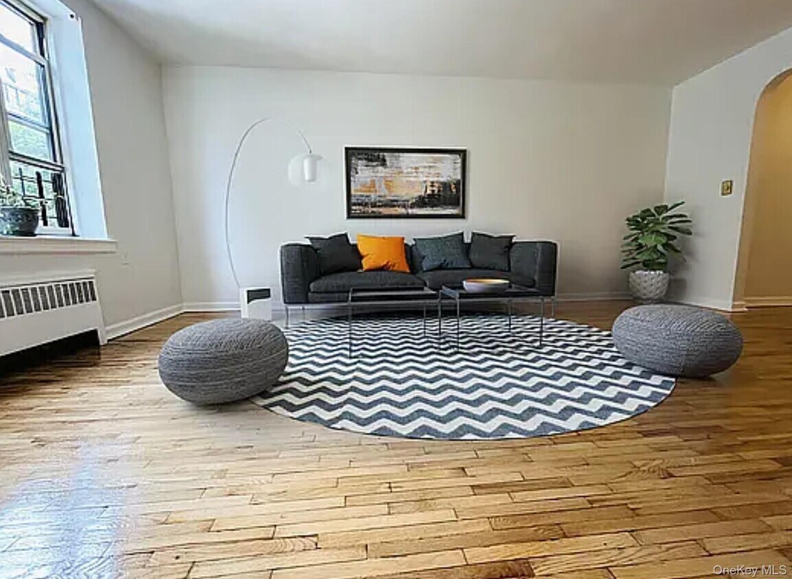 Foto principal - 76-10 34th Ave