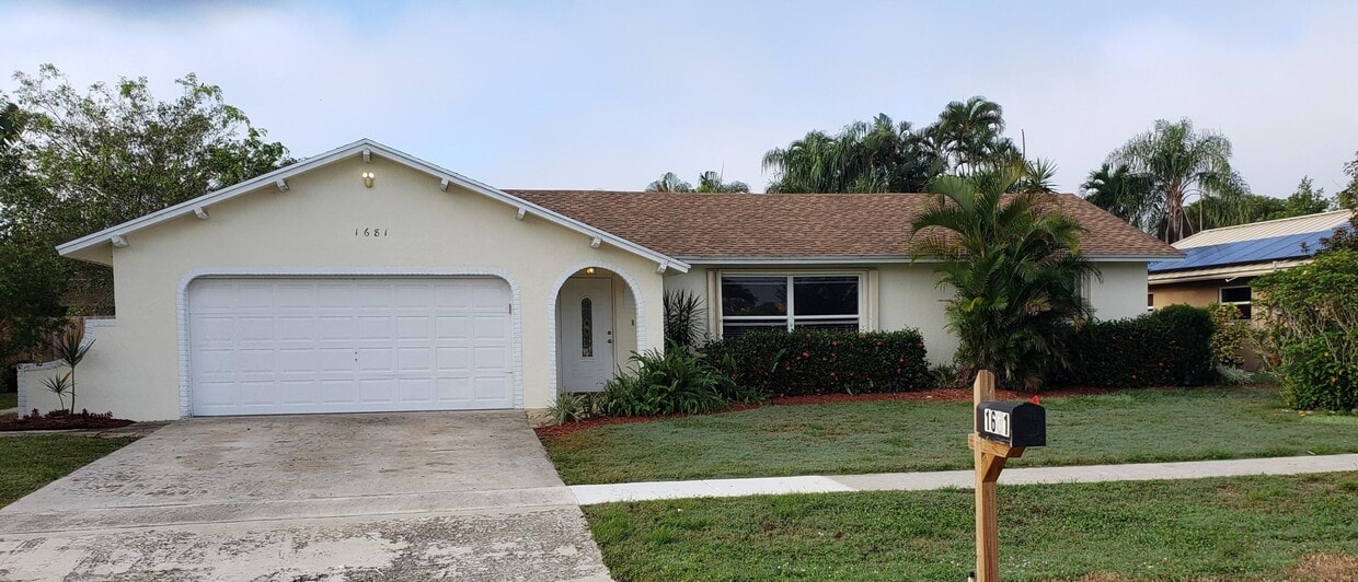 Primary Photo - 1681 Wyndcliff Dr