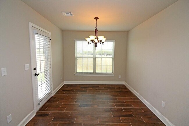 Foto del edificio - 2303 SW Elington St