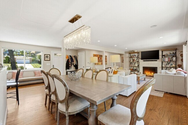 Building Photo - Sprawling 6 BR 4 BA Applewood Paradise - Live in Luxury with this Entertainer's Dream!
