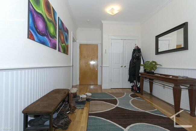 Foto del edificio - 4 br, 2 bath House - 76 Quint Ave Apt 1D