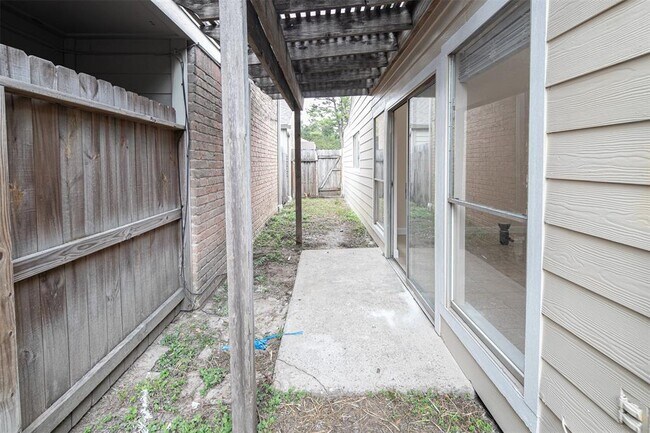 Foto del edificio - 13511 Ravensway Dr