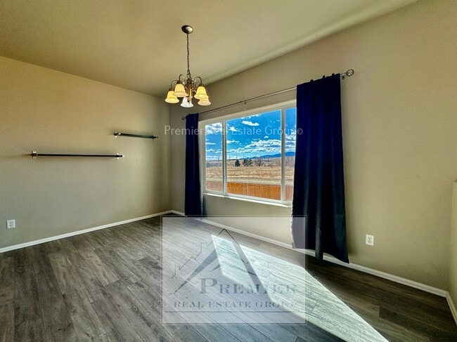 Building Photo - 3864 Saguaro Cir