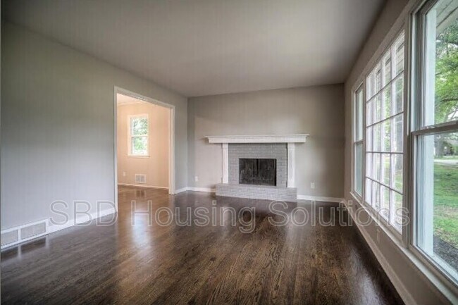 Foto del edificio - 610 E 110th Terrace