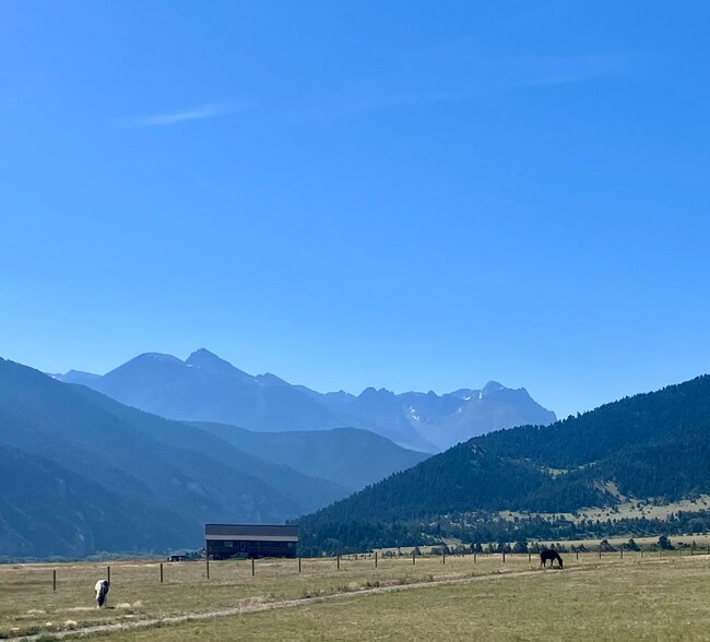 Foto del edificio - 106 Buffalo Trail Rd