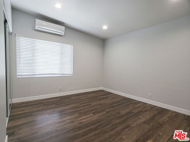 Foto del edificio - 1109 Serrano Ave