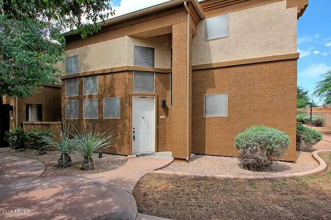 Foto del edificio - 1445 E Broadway Rd