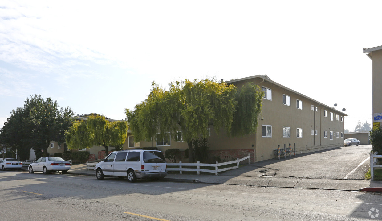 Building Photo - Lawrence Glen Apartments