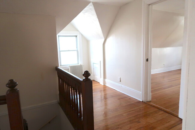Lovely Sitting Area - 142 Overlook St