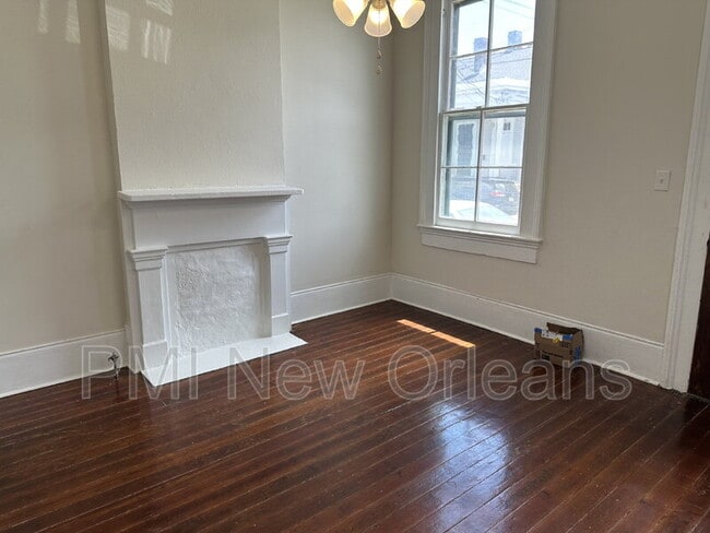 Building Photo - 2427 Rousseau St
