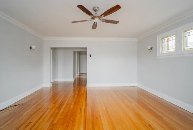 Building Photo - 4742 S Woodlawn Ave