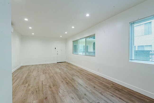 Foto del interior - 4324 Ventura Canyon Ave