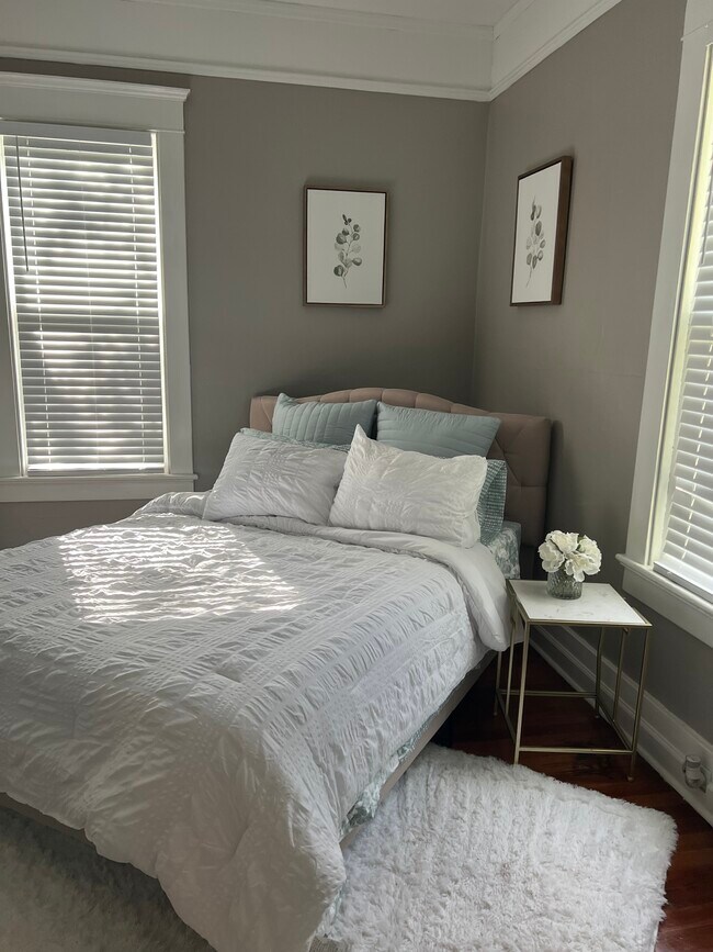 Dormitorio - 1117 E 48th St