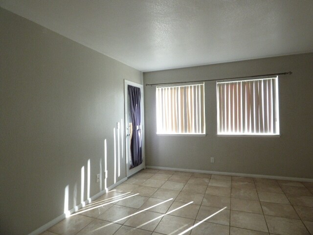 Building Photo - 8889 Caminito Plaza Centro
