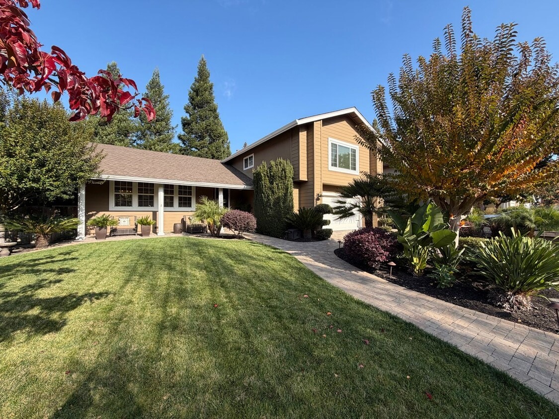 Foto principal - 4 Bed 3 Bath Single Family Home In Danville Station