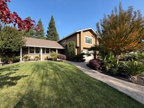 Building Photo - 523 Zephyr Cir