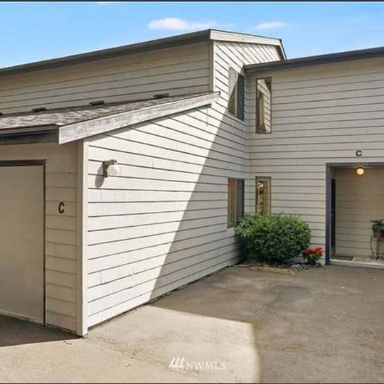Foto principal - 15624 8th Ave SW