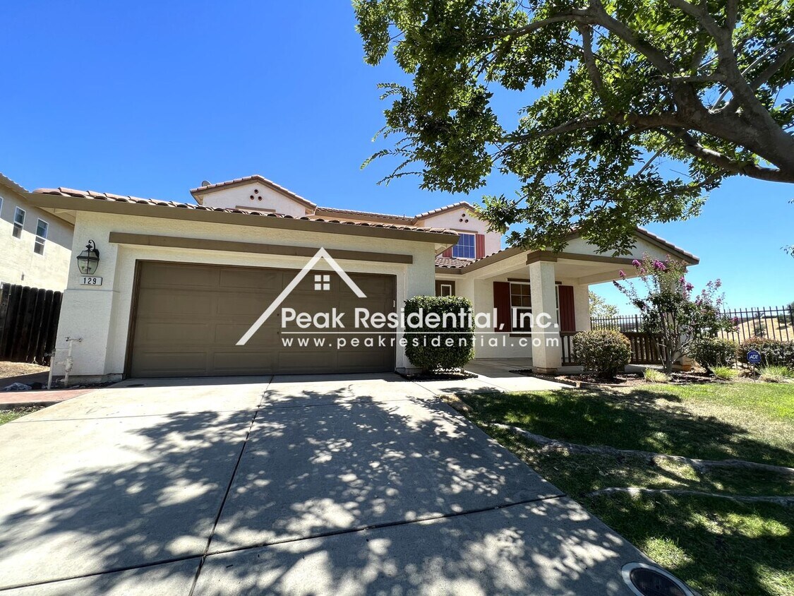 Foto principal - Spacious Lincoln Crossing 4bd/2.5ba Home w...