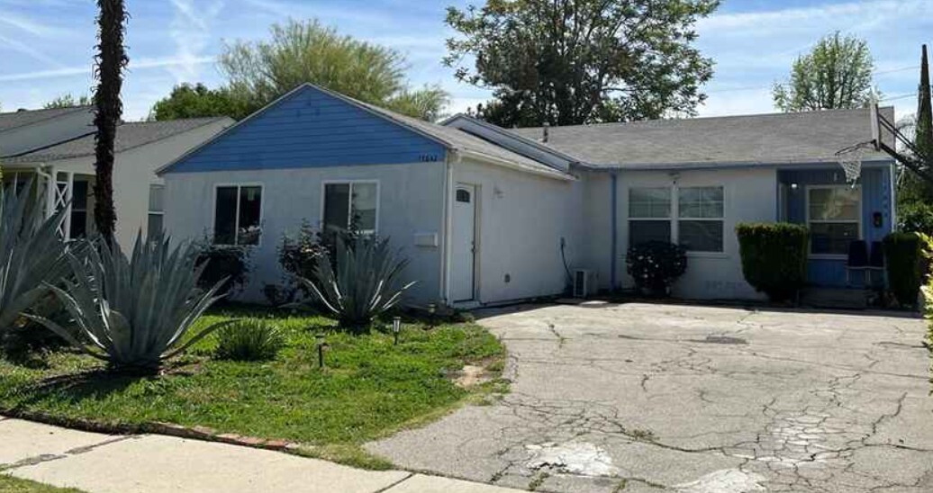 17644 Welby Way Houses in Van Nuys, CA Westside Rentals