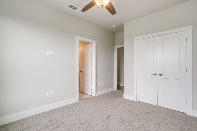 Foto del edificio - 2716 Forest Park Blvd