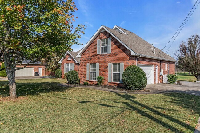 Foto del edificio - 207 Andy Johns Dr