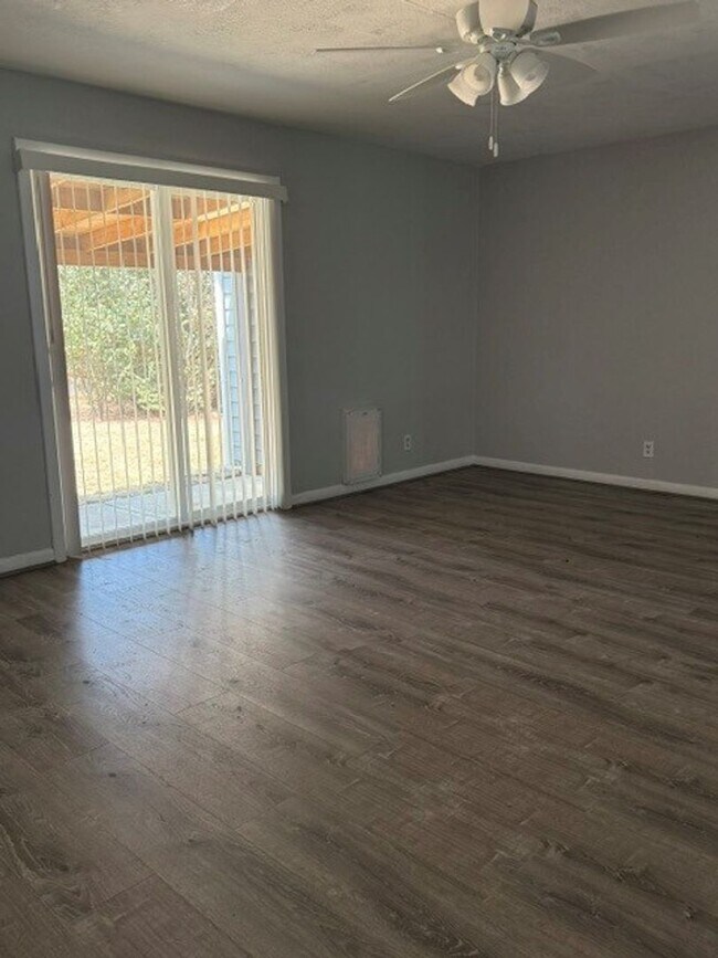 Foto del edificio - 3 Bedroom West Salem House w/ Large Fenced Backyard