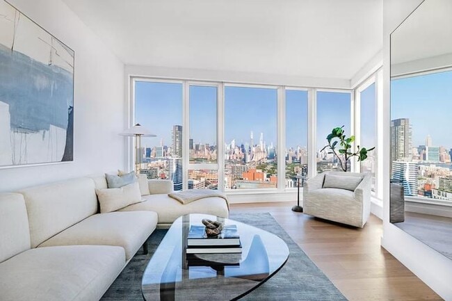Foto del edificio - 3 bedroom in LONG ISLAND CITY NY 11101