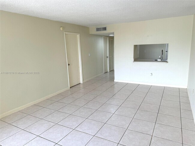 Foto del edificio - 9320 Fontainebleau Blvd