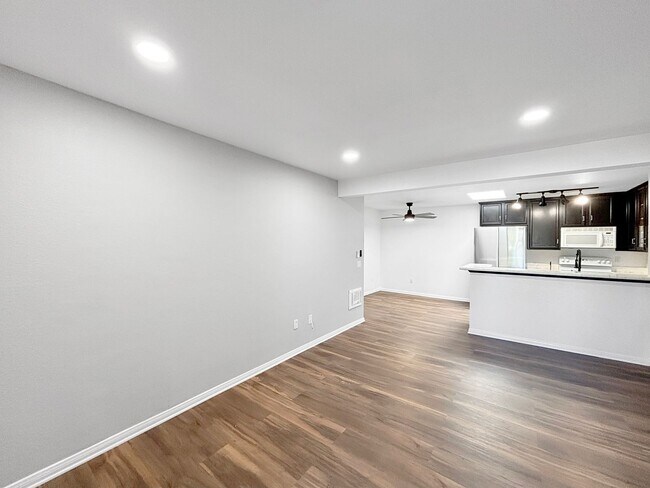 Foto del edificio - Charming 1BD/1BA Condo in Allied Gardens W...