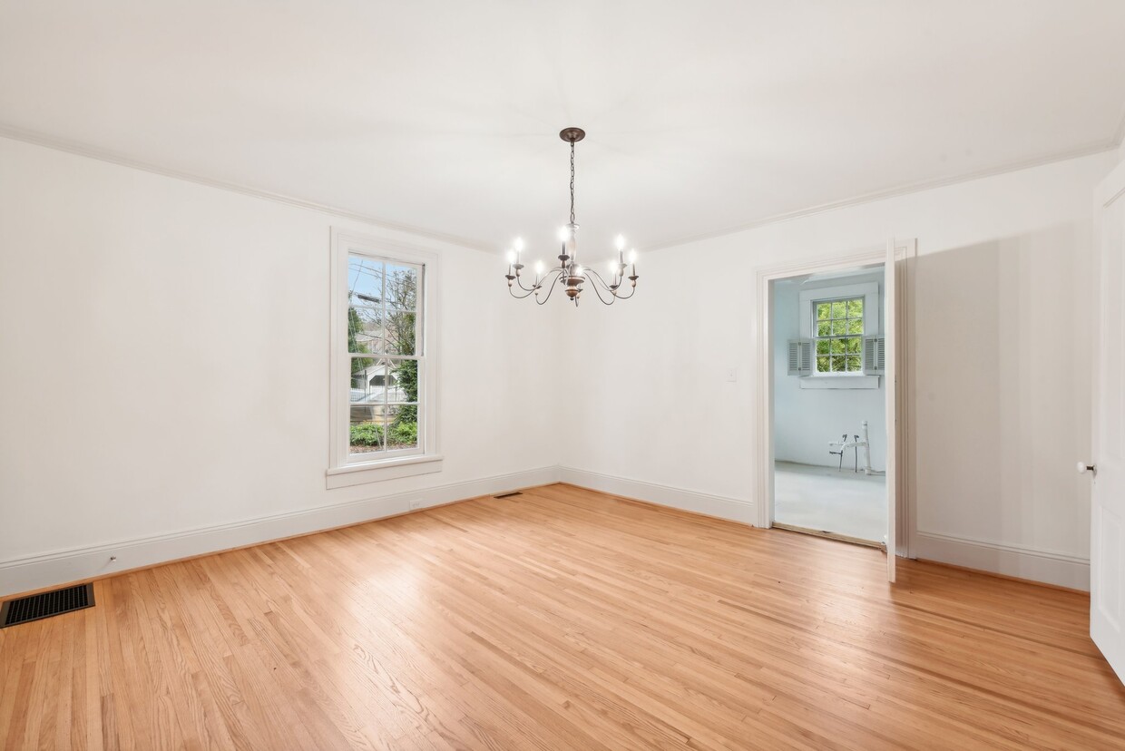 Foto principal - 305 S Main St