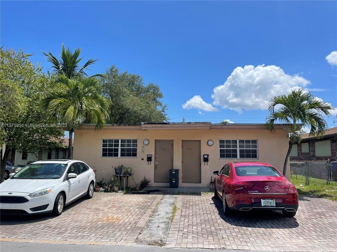 Primary Photo - 825 NW 9th St
