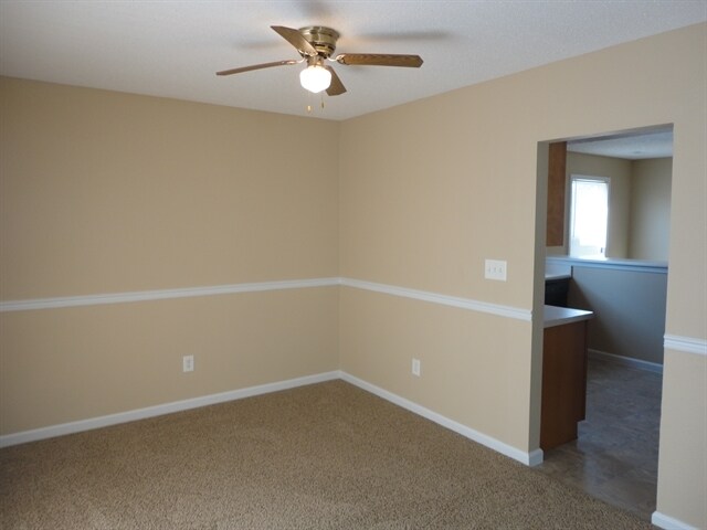 Building Photo - 635 Cloverfield Ln