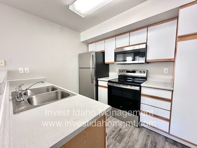 Building Photo - Fully renovated in 2025 2 bedroom, 2 bathroom ground floor apartment available soon.