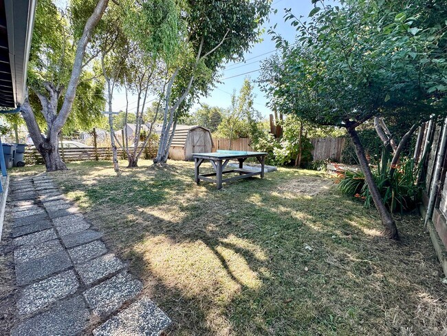 Foto del edificio - Charming Furnished 3-Bedroom Arcata Home with Bonus Loft + Fenced Yard