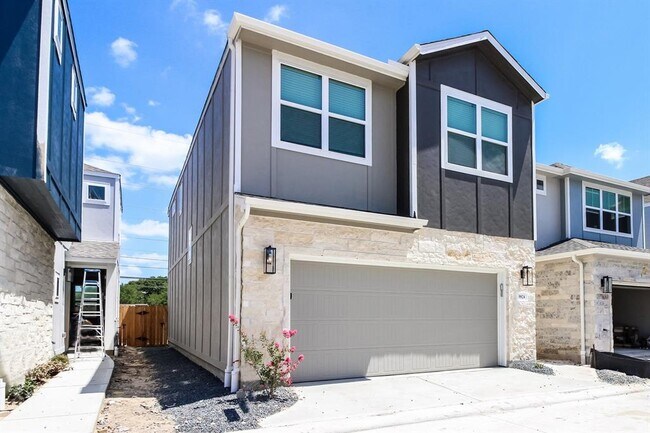 Building Photo - 9824 Rugged Oaks Dr